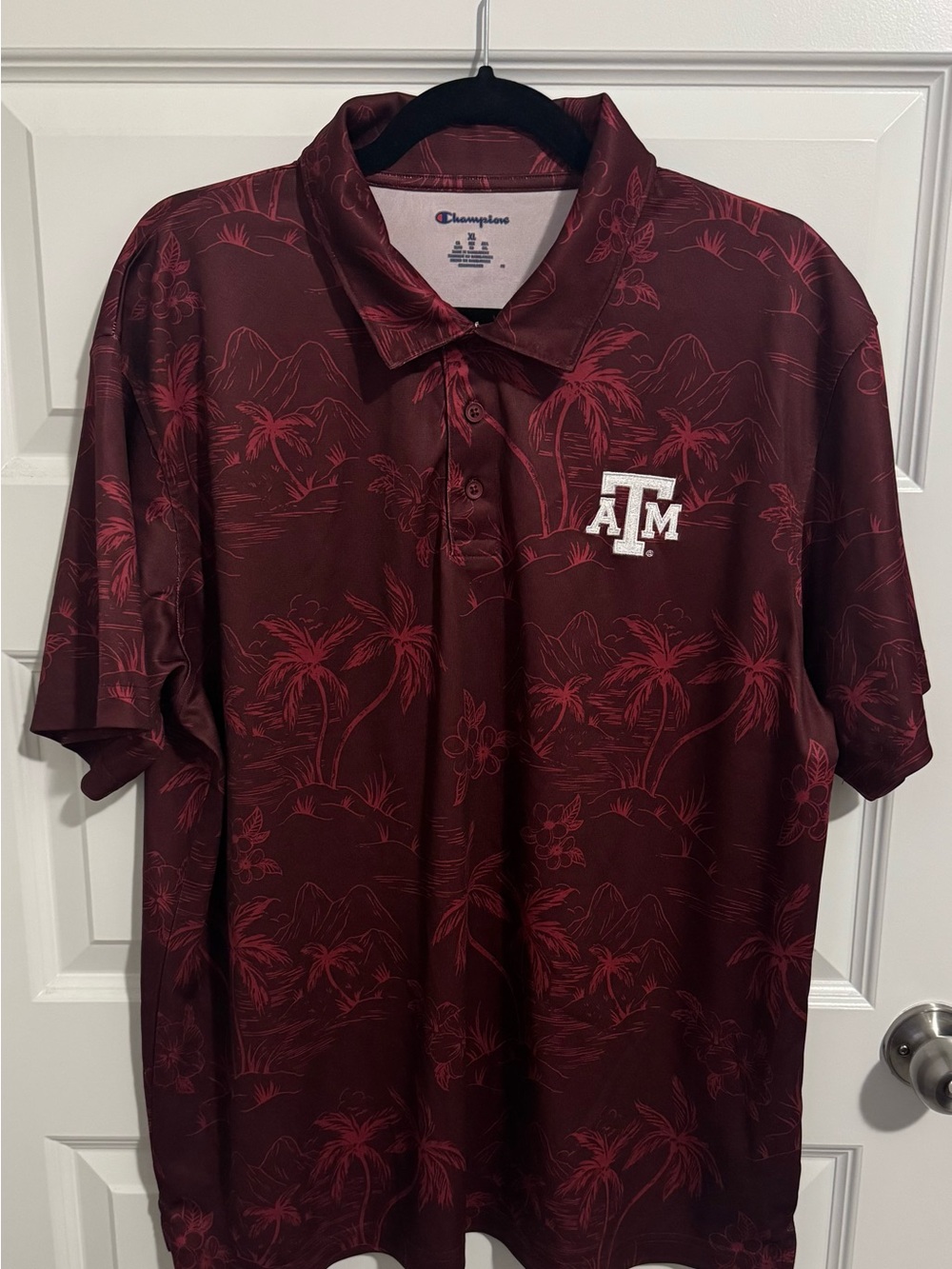 Champion men’s Texas A&M Hawaiian collar shirt size XL.
